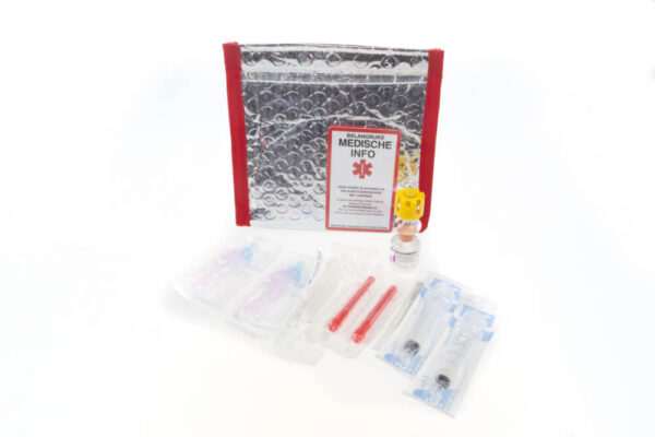 SOS-noodtasje-met-voorbeeld-spullen SOS-noodtasje-met-voorbeeld-spullen
