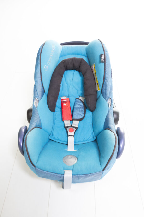 kleine-safetybelt-houder-in-maxicosi kleine-safetybelt-houder-in-maxicosi